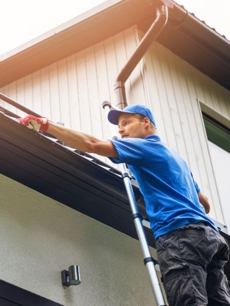 Gutter-Cleaning-Services-Near-Me-2