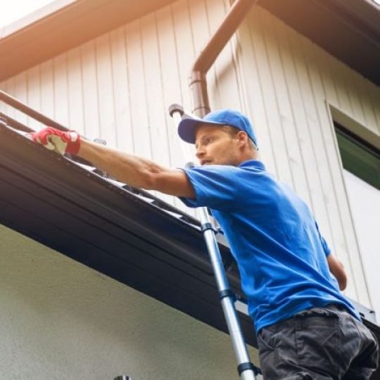 Gutter-Cleaning-Services-Near-Me-2